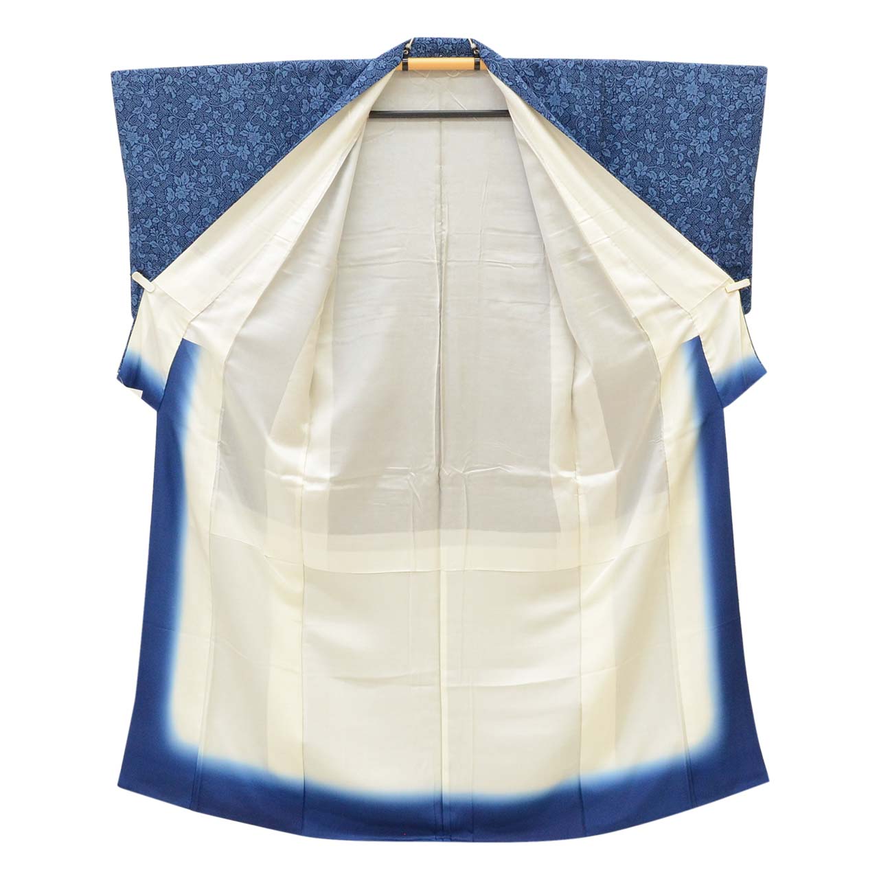 [Used] Recycled Kimono, Komon Kimono, Pure Silk, Size S, Good Condition, Length 154.0cm (60.6in), Sleeve Length 63.0cm (24.8in), Lined, Ready-made, Crepe Fabric, Navy Blue, Floral Arabesque Pattern, Reused uu1900b 