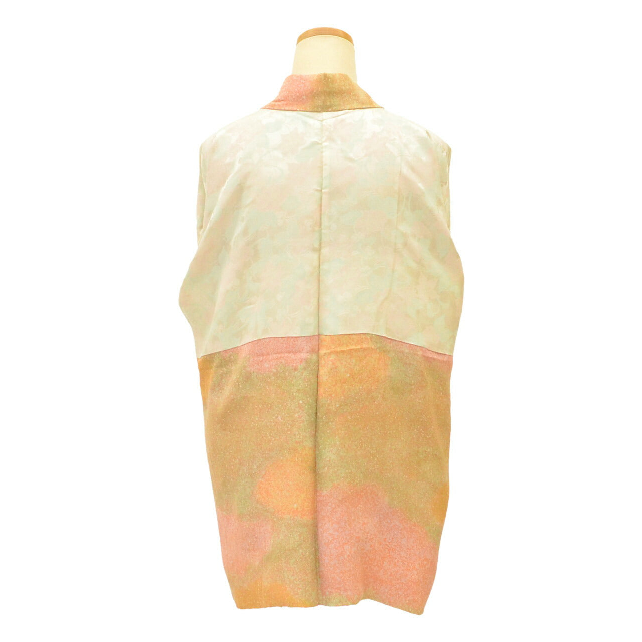 [Used] Silk Haori (short jacket), Recycled Haori, Sleeve length 64.0cm (25.2in), Body length 78.0cm (30.7in), Orange color, Makizome (sprinkled paste) pattern, uu1935b 