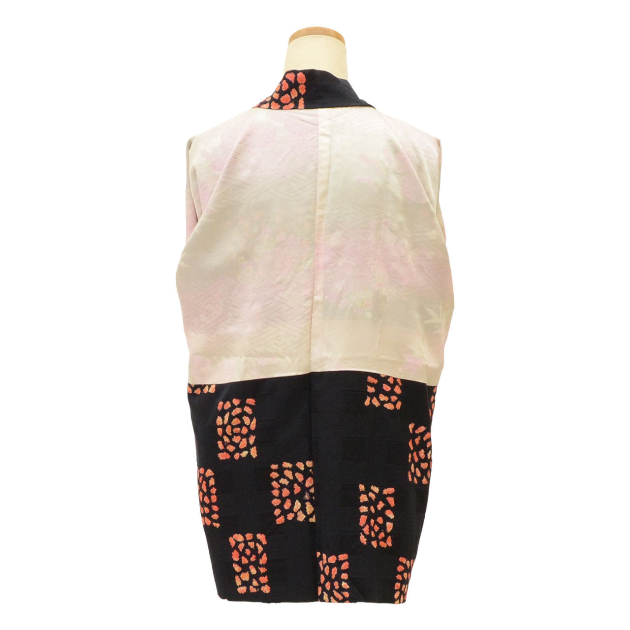 [Used] Silk Haori (short jacket), Sleeve length 64.0cm (25.2in), Body length 78.0cm (30.7in), Black, Shibori pattern, Comes with haori cord uu1936b 