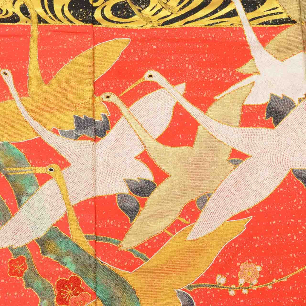 [Used] Recycled Kimono, Irouchikake (Wedding Kimono), Pure Silk, Retro Style, Sleeve Length 66.5cm (26.2in), Body Length 193.0cm (76.0in), Size L, Red, Crane Pattern, Sagura Embroidery, Gold Thread Embroidery, Gold Leaf, uu1960b 