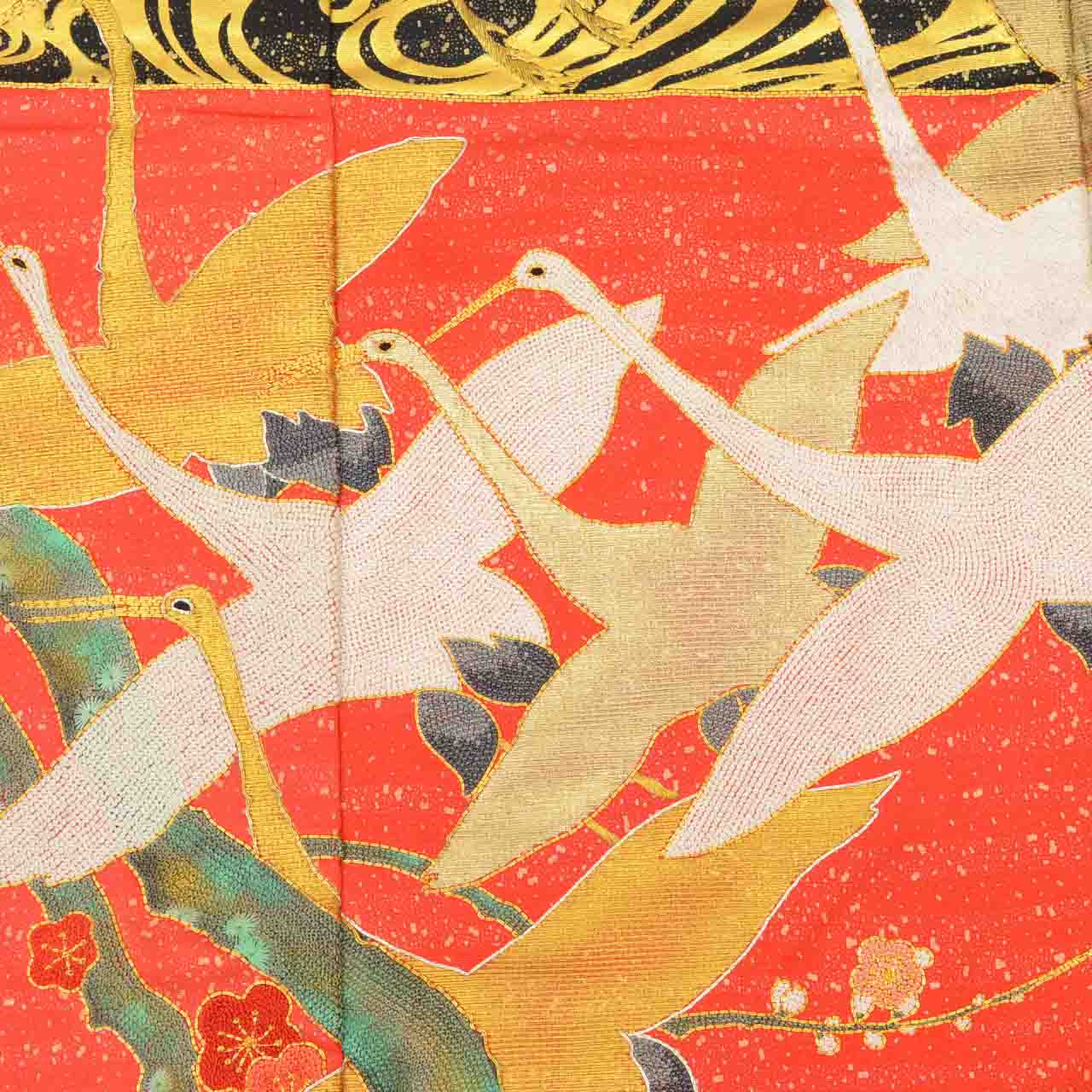 [Used] Recycled Kimono, Irouchikake (Wedding Kimono), Pure Silk, Retro Style, Sleeve Length 66.5cm (26.2in), Body Length 193.0cm (76.0in), Size L, Red, Crane Pattern, Sagura Embroidery, Gold Thread Embroidery, Gold Leaf, uu1960b 
