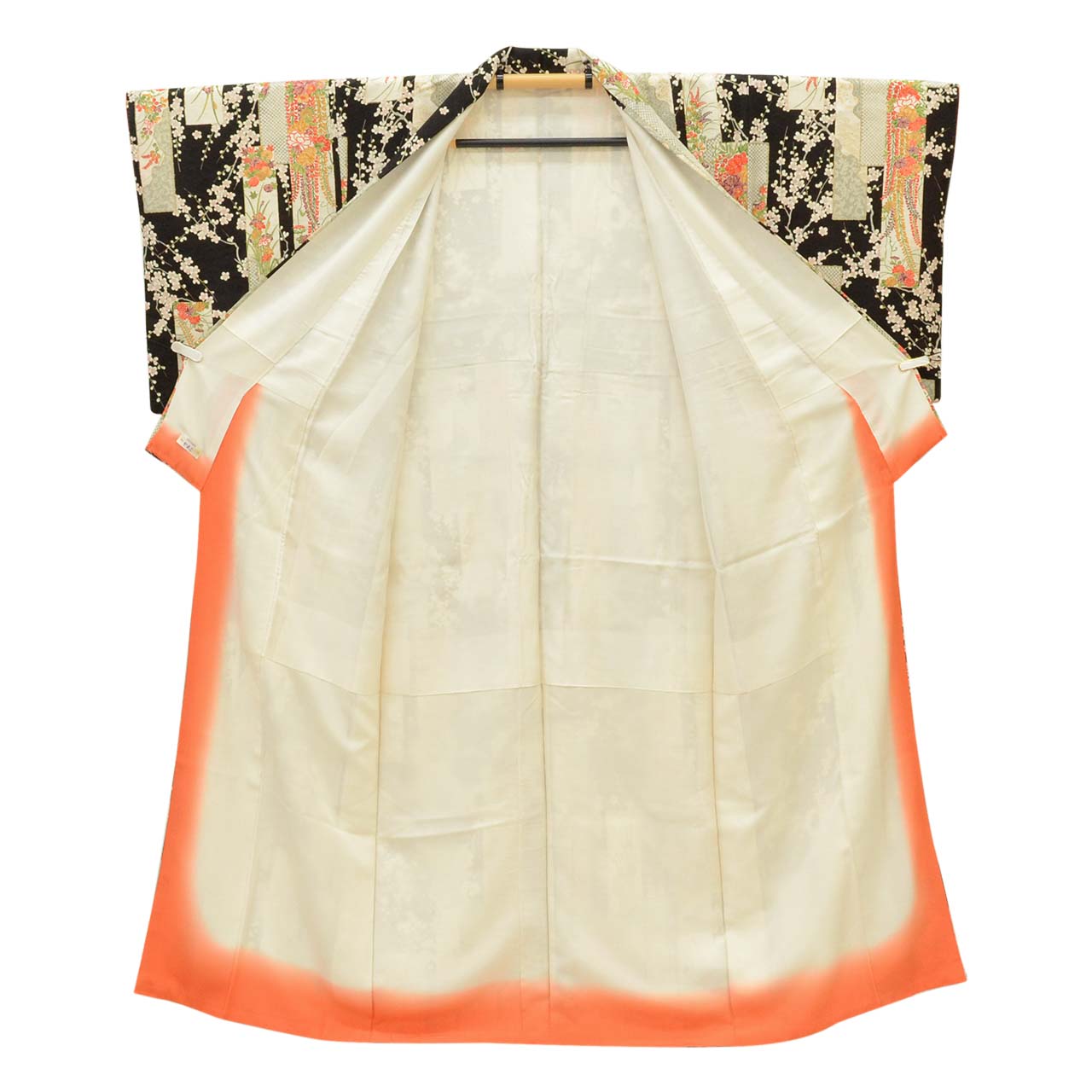 [Used] Recycled Kimono, Komon style, Pure Silk, Size S, Excellent Condition, Length 154.0cm (60.6in), Made by Yamato, Sleeve Length 65.0cm (25.6in), Lined, Ready-made, Gold embroidery, Black, Floral design, Reused uu1974b 