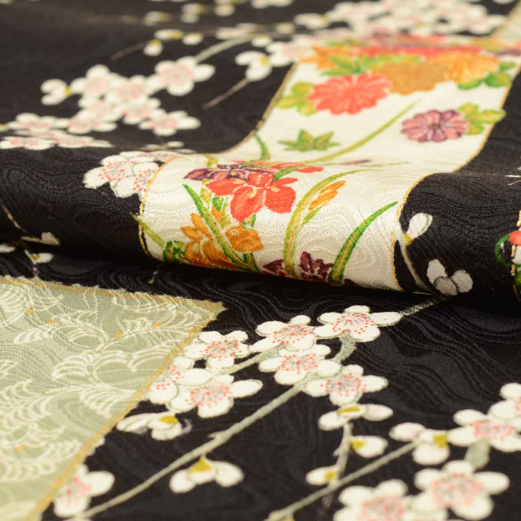 [Used] Recycled Kimono, Komon style, Pure Silk, Size S, Excellent Condition, Length 154.0cm (60.6in), Made by Yamato, Sleeve Length 65.0cm (25.6in), Lined, Ready-made, Gold embroidery, Black, Floral design, Reused uu1974b 