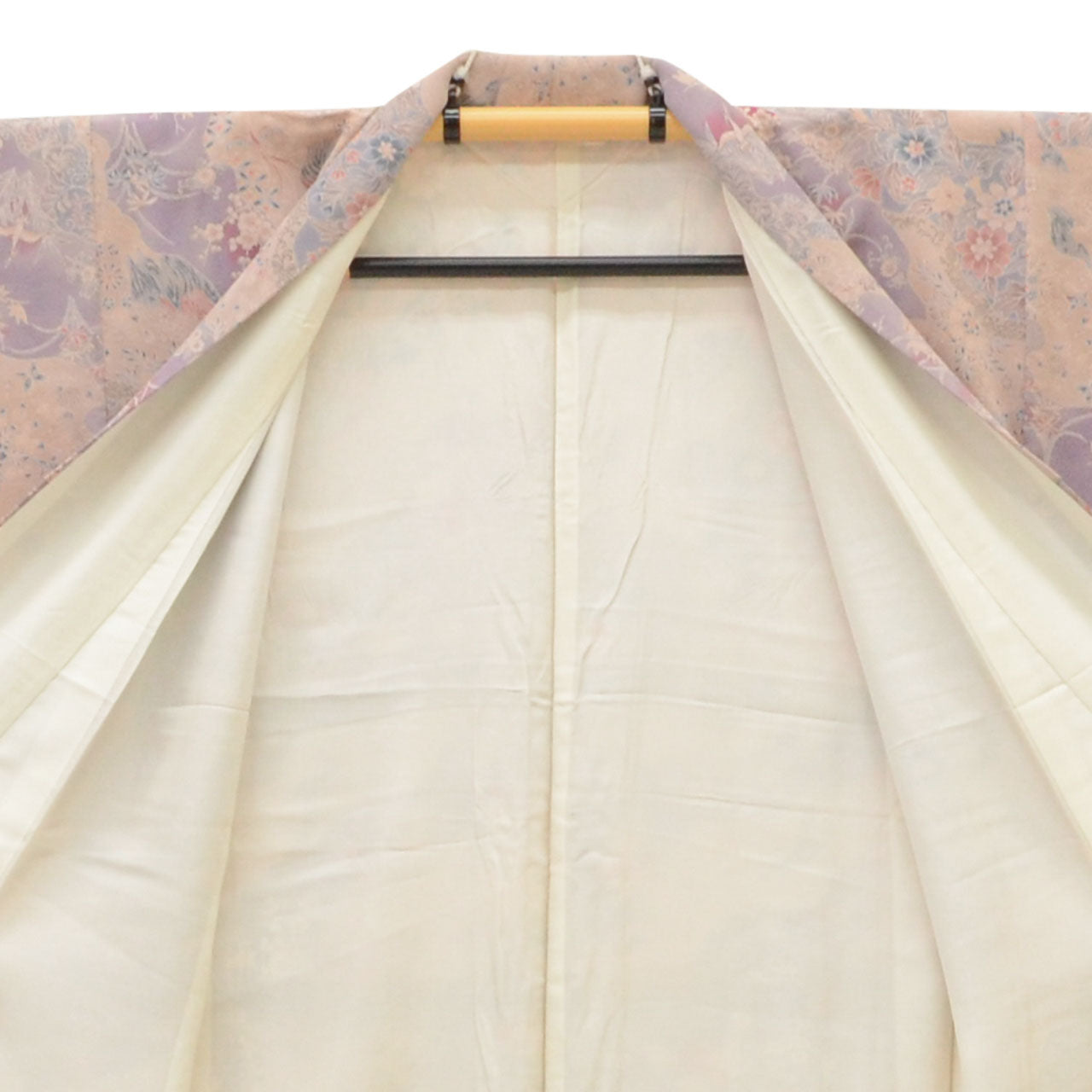 [Used] Recycled Kimono, Komon style, Pure Silk, Size M, Good Condition, Length 157.0cm (61.8in), Sleeve Length 64.0cm (25.2in), Lined, Ready-made, Crepe fabric, Purple, Cloud pattern, Floral design, Silk, Reuse, uu1975b 
