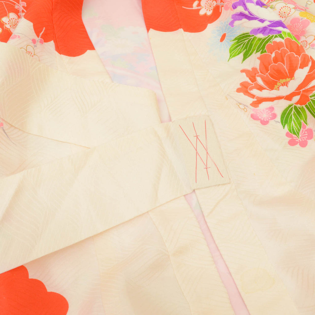 [Used] Recycled Kimono for Baby Girl, One-Piece, Pure Silk, Ready-Made, Sleeve Length 47.0cm (18.5in), Body Length 98.0cm (38.6in), White, Ball and Seasonal Flower Pattern, Comes with Undergarment, Baby, Gold Embellishments, First Kimono uu1989b 