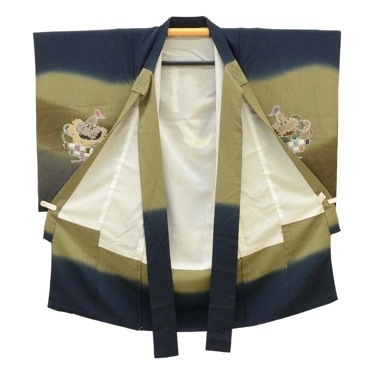 [Used] Recycled Kimono for Baby Boy's First Shrine Visit, One-Piece, Pure Silk, Ready-Made, Sleeve Length 48.0cm (18.9in), Body Length 97.0cm (38.2in), Navy Blue, Hawk Pattern, Includes Undergarment, Family Crest, Gold Embellishment, First Kimono, uu1990b 