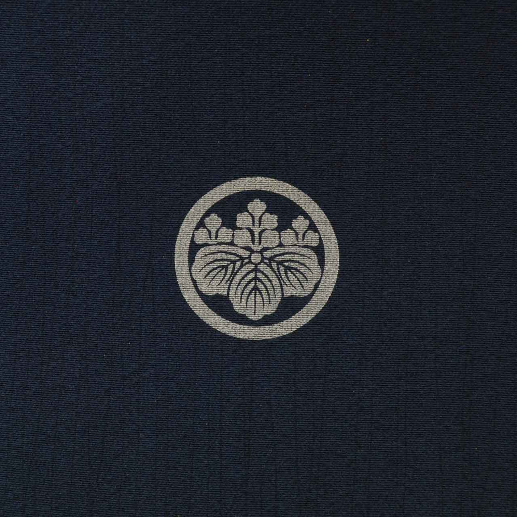 [Used] Recycled Kimono for Baby Boy's First Shrine Visit, One-Piece, Pure Silk, Ready-Made, Sleeve Length 48.0cm (18.9in), Body Length 97.0cm (38.2in), Navy Blue, Hawk Pattern, Includes Undergarment, Family Crest, Gold Embellishment, First Kimono, uu1990b 