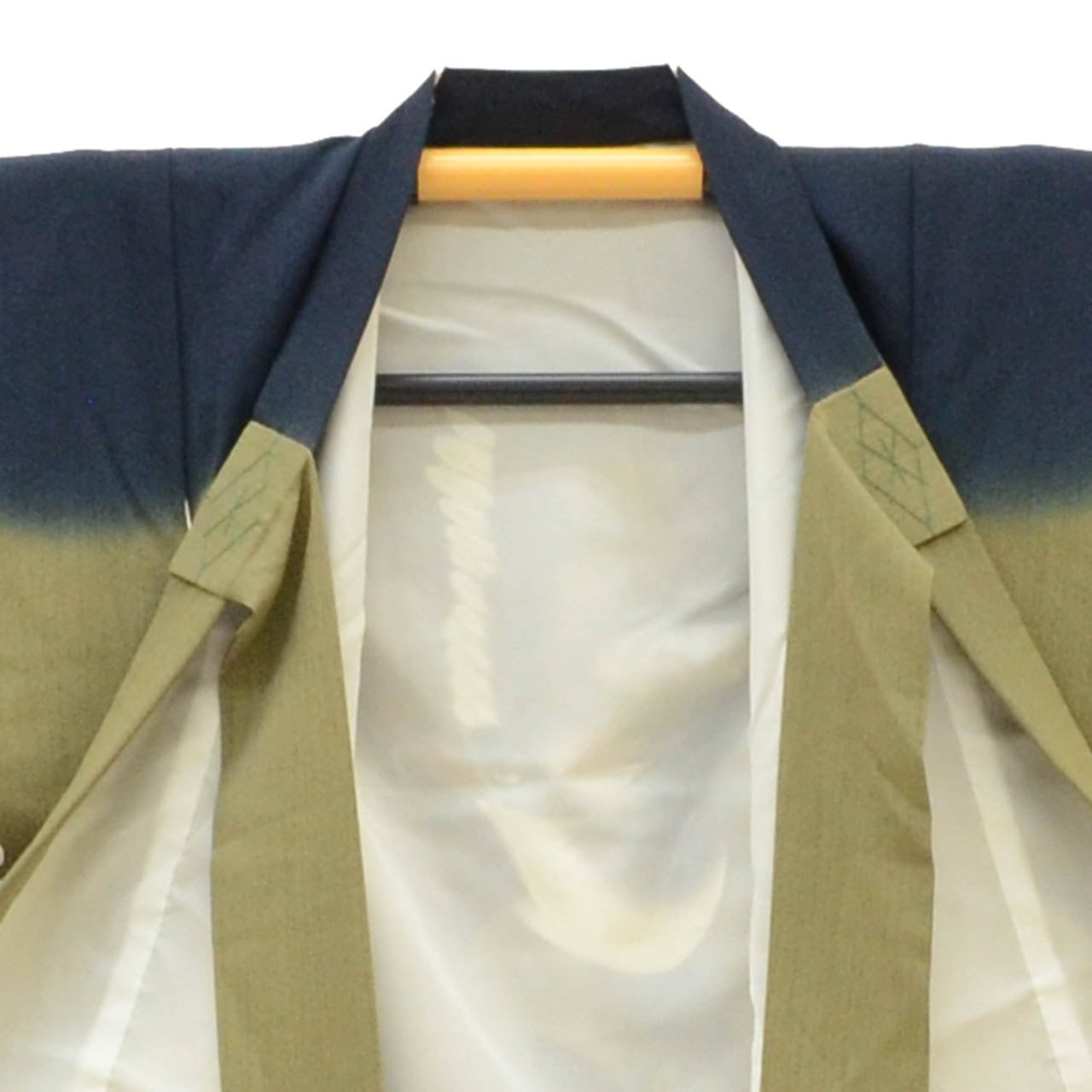[Used] Recycled Kimono for Baby Boy's First Shrine Visit, One-Piece, Pure Silk, Ready-Made, Sleeve Length 48.0cm (18.9in), Body Length 97.0cm (38.2in), Navy Blue, Hawk Pattern, Includes Undergarment, Family Crest, Gold Embellishment, First Kimono, uu1990b 