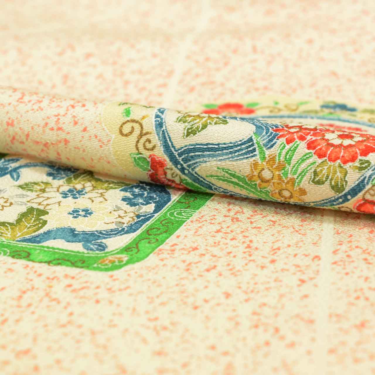 [Used] Recycled Kimono, Komon style, Pure Silk, Size S, Good Condition, Length 155.0cm (61.0in), Sleeve Length 64.5cm (25.4in), Lined, Ready-made, White, Mirror Pattern, Shikishi Design, Reused uu2097b 