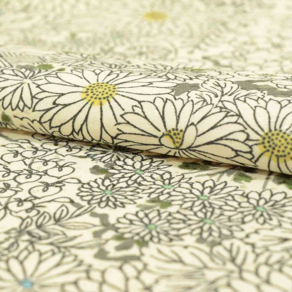 [Used] Recycled Kimono, Komon style, Pure Silk, Size M, Good Condition, Length 160.5cm (63.2in), Sleeve Length 64.5cm (25.4in), Lined, Ready-made, White, Four Seasons Floral Pattern, Reused uu2145b 