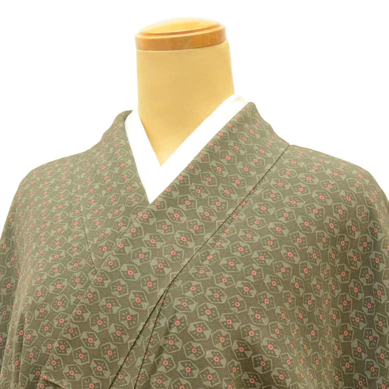[Used] Recycled Kimono, Komon style, Pure Silk, Size M (Slightly Plus Size L), Excellent Condition, Length 160.2cm (63.1in), Sleeve Length 64.5cm (25.4in), Lined, Ready-made, Green, Tortoiseshell Pattern, Silk, Reused Kimono, uu2160b 