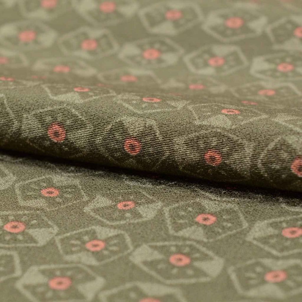 [Used] Recycled Kimono, Komon style, Pure Silk, Size M (Slightly Plus Size L), Excellent Condition, Length 160.2cm (63.1in), Sleeve Length 64.5cm (25.4in), Lined, Ready-made, Green, Tortoiseshell Pattern, Silk, Reused Kimono, uu2160b 