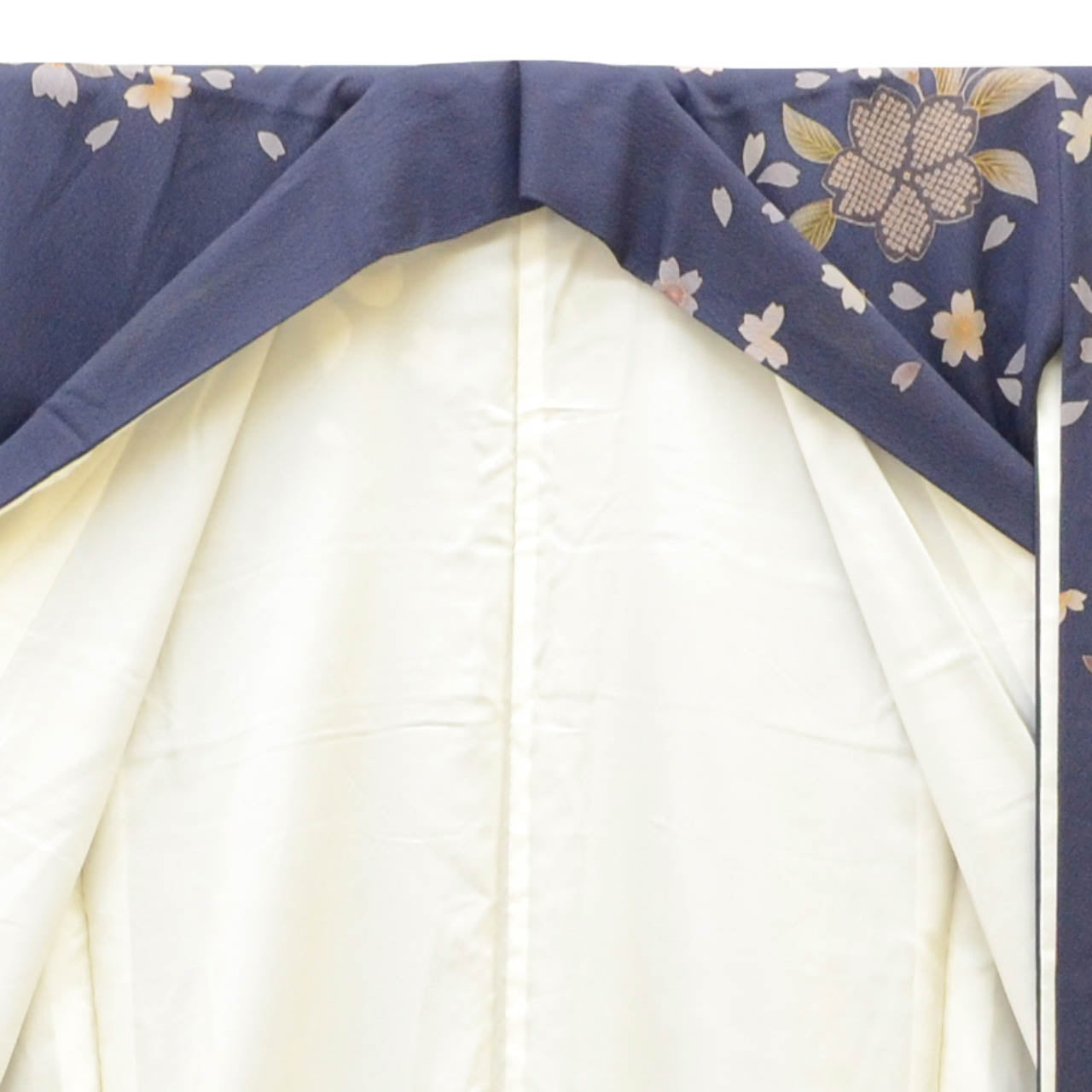 [Used] Recycled Kimono, Furisode (long-sleeved kimono), Vintage Furisode, Pure Silk, Size M (slightly larger than L), Special Item, Length 156.5cm (61.6in), Sleeve Length 64.0cm (25.2in), Lined, Reused uu2169b 