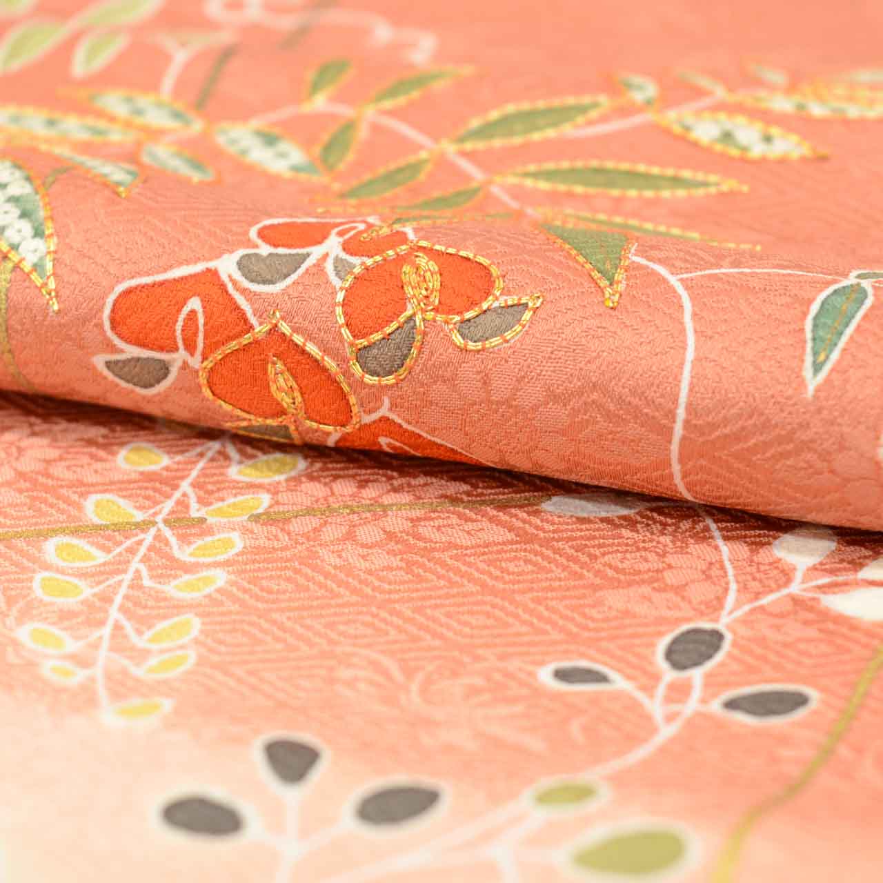 [Used] Recycled Kimono, Visiting Kimono, Pure Silk, Size M (Slightly Plus Size L), Excellent Condition, Length 160.0cm (63.0in), Sleeve Length 64.7cm (25.5in), Lined, Ready-made, Gold Embroidery, Gold Leaf, Brown, Floral Pattern, Silk, Reused, uu2214b 