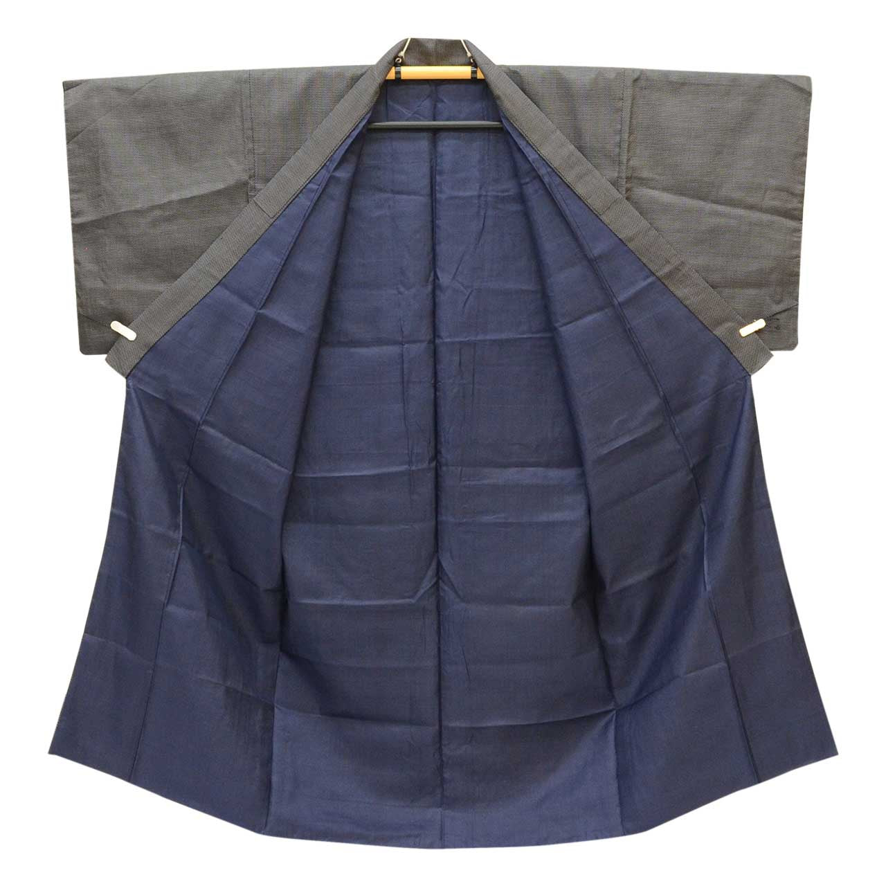 [Used] Recycled Kimono and Haori Set Ensemble for Men, Oshima Tsumugi Silk, Sleeve Length 67.5cm (26.6in), Body Length 143.5cm (56.5in), Size M, Black, Mosquito Pattern, with Obi Belt and Haori Cord, Men's uu2276b 