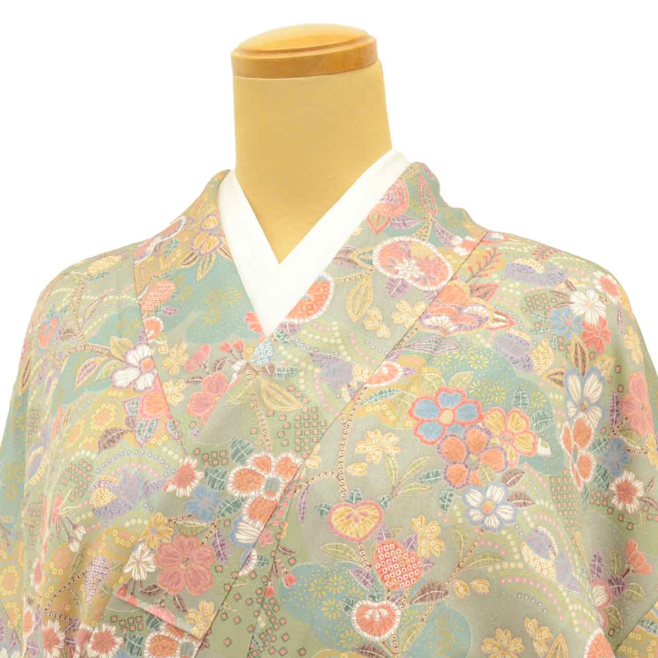 [Used] Recycled Kimono, Komon style, Pure Silk, Size M (Slightly Plus Size L), Good Condition, Length 156.5cm (61.6in), Sleeve Length 63.7cm (25.1in), Lined, Ready-made, Unused, Gold embroidery, Green, Four Seasons Flowers, Silk, Reuse uu2308b 