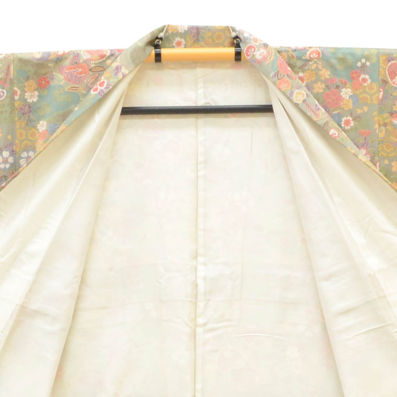 [Used] Recycled Kimono, Komon style, Pure Silk, Size M (Slightly Plus Size L), Good Condition, Length 156.5cm (61.6in), Sleeve Length 63.7cm (25.1in), Lined, Ready-made, Unused, Gold embroidery, Green, Four Seasons Flowers, Silk, Reuse uu2308b 