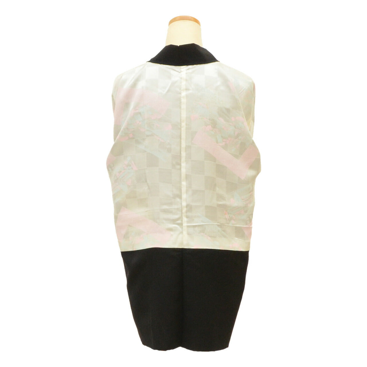 [Used] Haori (kimono jacket), recycled kimono, pure silk, black, imperial carriage pattern, gold thread, single crest, with haori cord, length 79.0cm (31.1in), sleeve length 63.5cm (25.0in), SILK, reused, uu2339b 