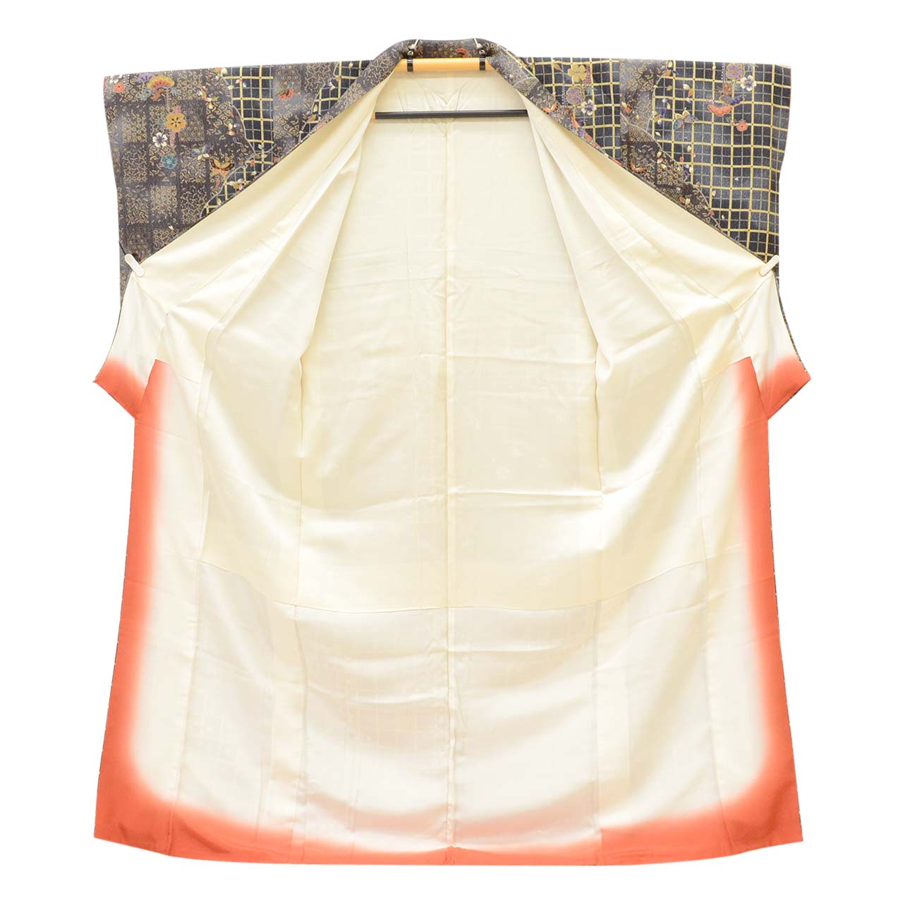[Used] Recycled Kimono, Komon style, Pure Silk, Size L, Good Condition, Length 163.5cm (64.4in), Textured Weave, Sleeve Length 65.5cm (25.8in), Lined, Ready-made, Black, Floral, Pine, Butterfly, Checkered Pattern, Silk, Reuse uu2342b 