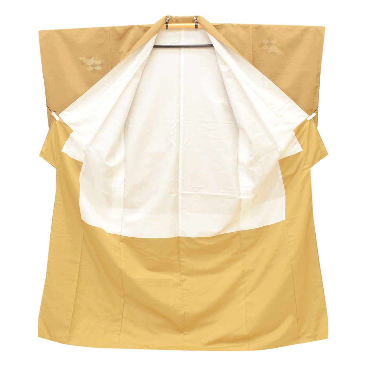 [Used] Tsumugi Silk Kimono, Hakusan Tsumugi, Recycled Kimono, Pure Silk, Size L (Slightly Plus Size L), Excellent Condition, Length 161.5cm (63.6in), Sleeve Length 67.5cm (26.6in), Lined, Ready-made, Brown, Seigaiha Pattern, Silk, Reuse uu2378b 