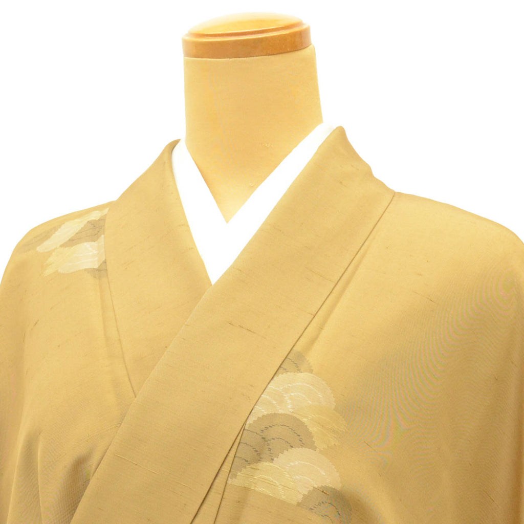 [Used] Tsumugi Silk Kimono, Hakusan Tsumugi, Recycled Kimono, Pure Silk, Size L (Slightly Plus Size L), Excellent Condition, Length 161.5cm (63.6in), Sleeve Length 67.5cm (26.6in), Lined, Ready-made, Brown, Seigaiha Pattern, Silk, Reuse uu2378b 