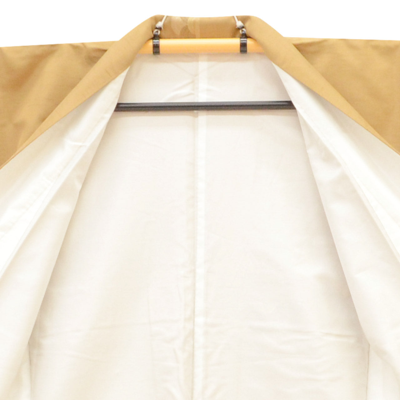 [Used] Tsumugi Silk Kimono, Hakusan Tsumugi, Recycled Kimono, Pure Silk, Size L (Slightly Plus Size L), Excellent Condition, Length 161.5cm (63.6in), Sleeve Length 67.5cm (26.6in), Lined, Ready-made, Brown, Seigaiha Pattern, Silk, Reuse uu2378b 