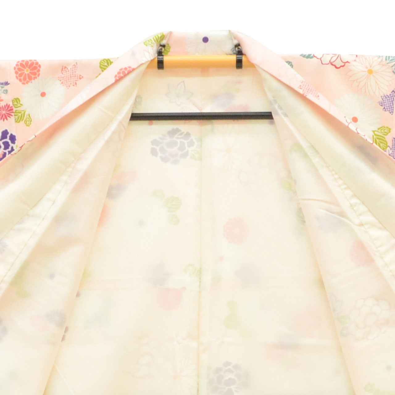 [Used] Recycled Kimono, Komon style, Synthetic fiber, Size L (Slightly plus size L), Good condition, Length 164cm, Sleeve length 67.5cm, Lined, Ready-made, Excellent condition, Washable, Pink, Chrysanthemum, Peony, Maple leaf pattern, Reused, uu2395b 