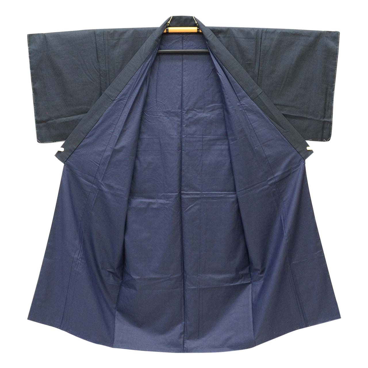 [Used] Recycled Kimono and Haori Set Ensemble for Men, Oshima Tsumugi Silk, Unused, Sleeve Length 69.4cm, Body Length 145.5cm, Size L, Navy Blue, Tortoiseshell Pattern, Includes Nagajuban (undergarment), Obi (sash), and Haori Cord, Men's uu2402b 