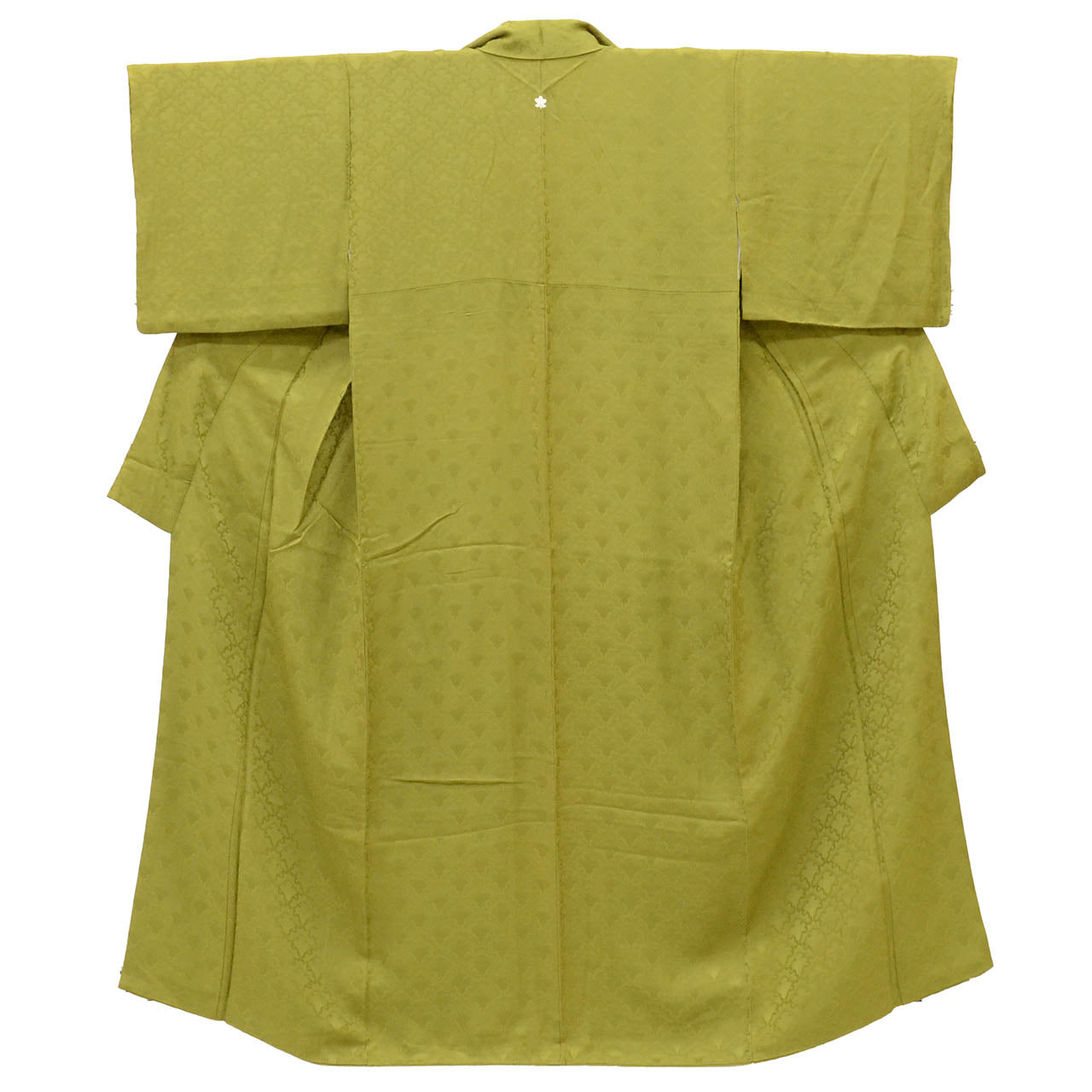 [Used] Recycled Kimono, Plain Color, Silk, Size S, Excellent Condition, Length 154.0cm (60.6in), Sleeve Length 61.2cm (24.1in), Lined, Ready-made, Unused, Single Family Crest, Green, Seigaiha Pattern, Reuse uu2439b 