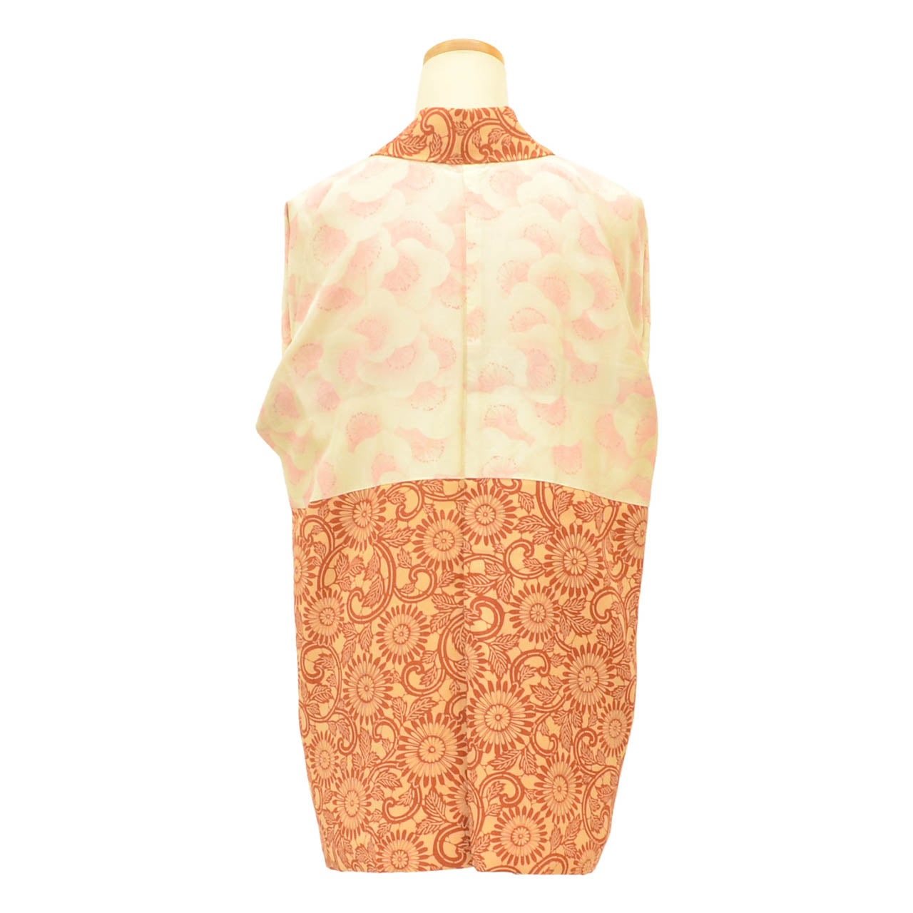 [Used] Haori (kimono jacket) - Recycled kimono, pure silk, brown, floral arabesque pattern, with haori cord, length 78.0cm (30.7in), sleeve length 63.7cm (25.1in), SILK, Reuse uu2443b 