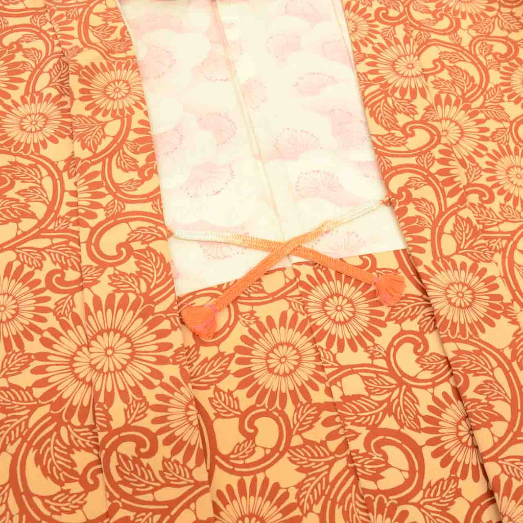 [Used] Haori (kimono jacket) - Recycled kimono, pure silk, brown, floral arabesque pattern, with haori cord, length 78.0cm (30.7in), sleeve length 63.7cm (25.1in), SILK, Reuse uu2443b 