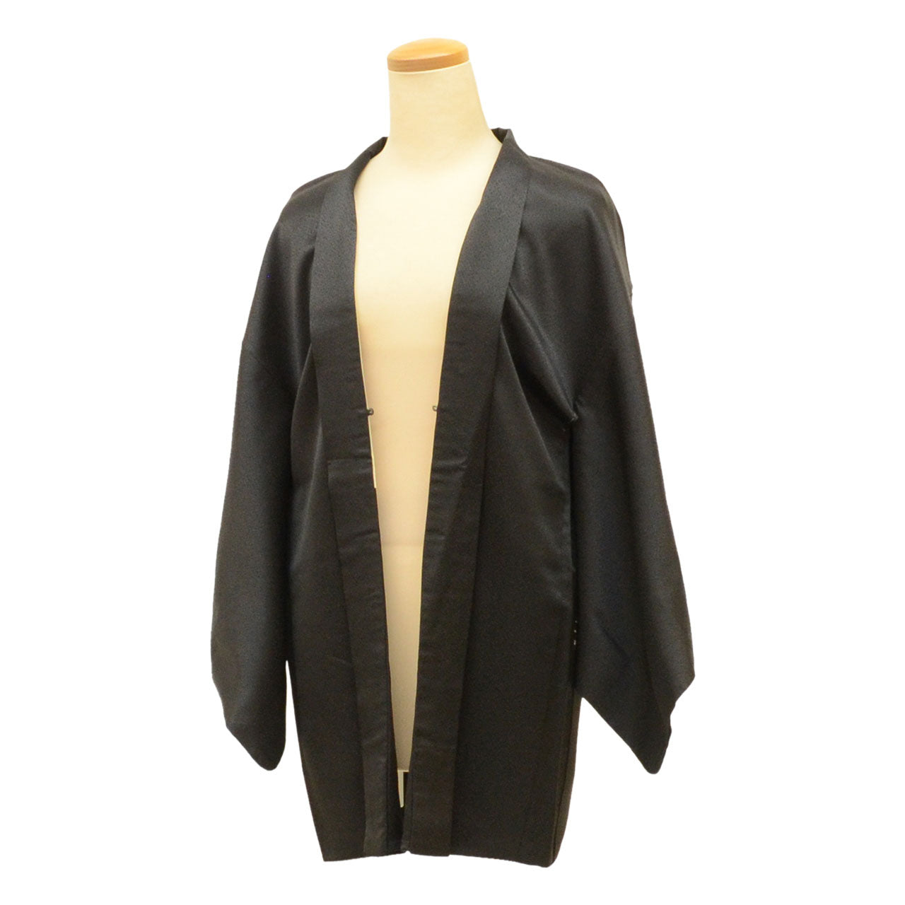 [Used] Haori (kimono jacket), recycled kimono, pure silk, gold and silver embroidery, black with snowflake pattern, length 77.0cm (30.3in), sleeve length 64.0cm (25.2in), SILK, reused, uu2458b 