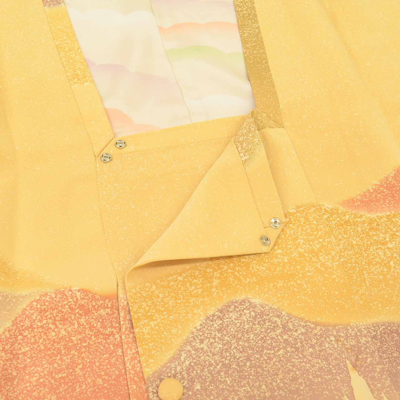 Vintage Japanese Kimono | Michiyuki Coat | Beige Silk | Mountain Pattern | Sustainable | uu2477b