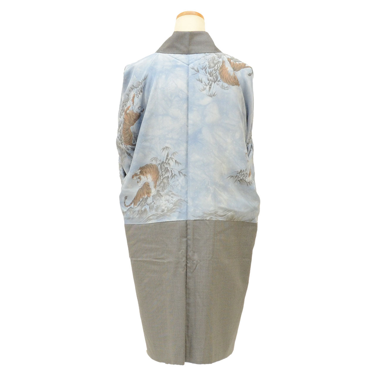 [Used] Recycled Men's Haori Jacket, Men's Long Haori, Pure Silk, Tsumugi, Oshima Tsumugi, Length 94.0cm (37.0in), Sleeve Length 71.0cm (28.0in), Gray, Tortoiseshell Pattern, Long Length, SILK, Reuse uu2517b 