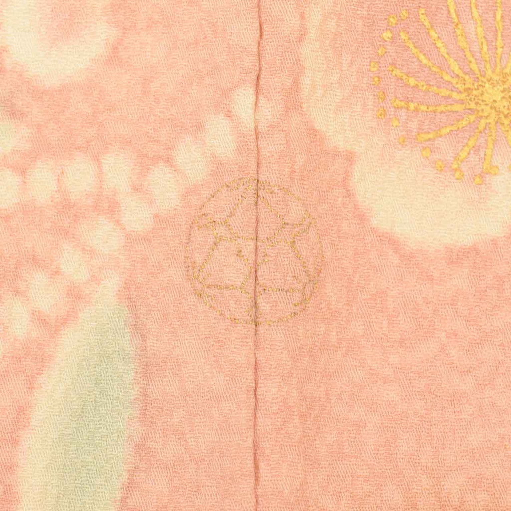 [Used] Recycled Kimono, Visiting Kimono, Pure Silk, Size L, Excellent Condition, Length 161.5cm, Textured Weave, Sleeve Length 67cm, Lined, Ready-made, One Family Crest, Signed by Artist, Gold Leaf, Pink, Floral and Fan Design, Silk, Reused uu2530b 