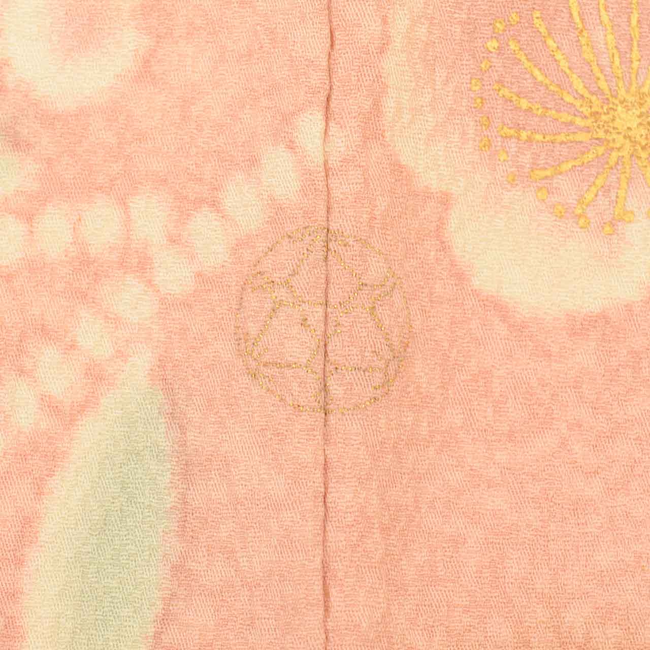 [Used] Recycled Kimono, Visiting Kimono, Pure Silk, Size L, Excellent Condition, Length 161.5cm, Textured Weave, Sleeve Length 67cm, Lined, Ready-made, One Family Crest, Signed by Artist, Gold Leaf, Pink, Floral and Fan Design, Silk, Reused uu2530b 
