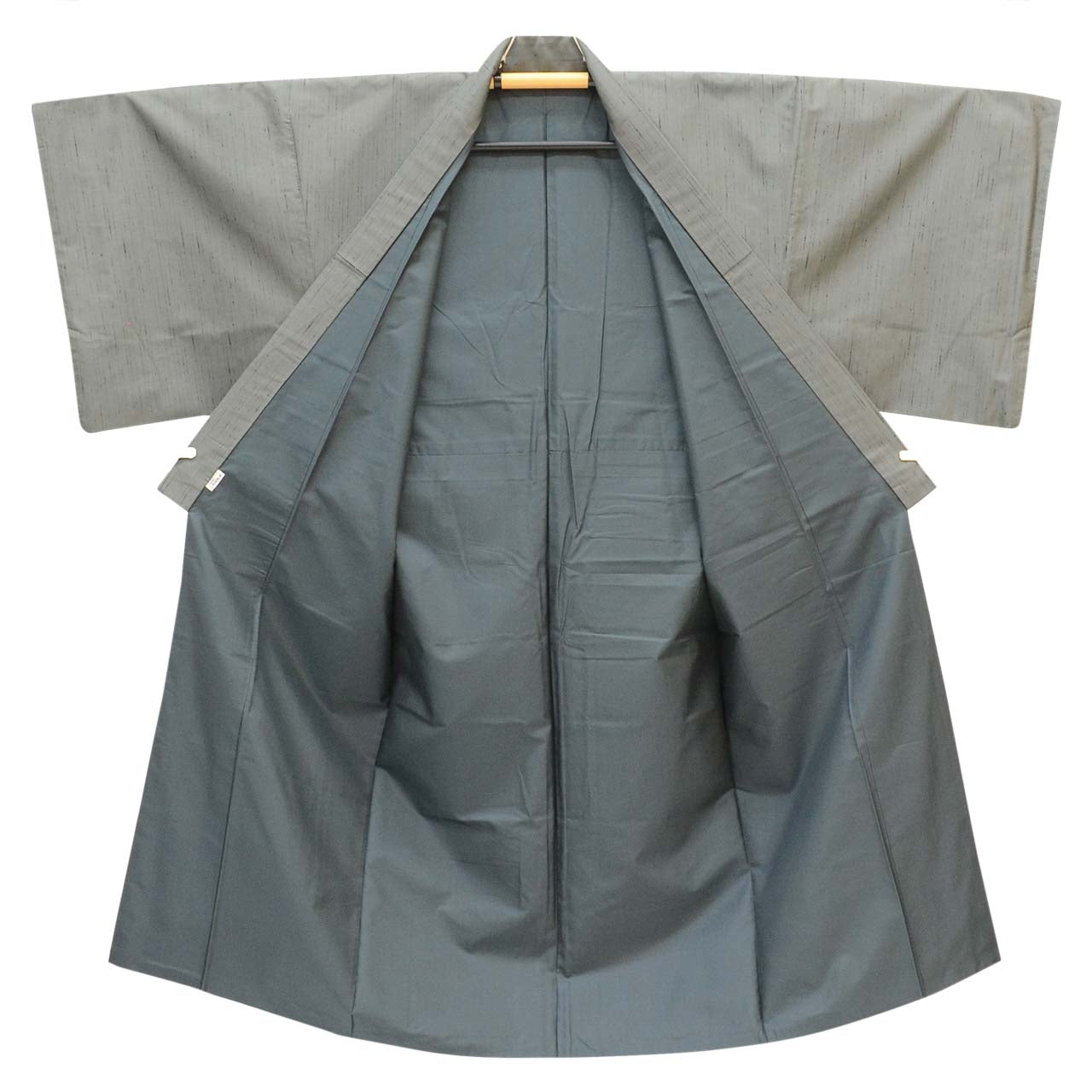 [Used] Vertical Stripe Tsumugi Recycled Kimono, Men's, Pure Silk, Size L, Excellent Condition, Length 147.3cm (58.0in), Sleeve Length 76.2cm (30.0in), Lined, Pearl Tone Processed, Gray, Ready-made, Beautiful Condition, Plain, Silk, Reuse uu2584b 