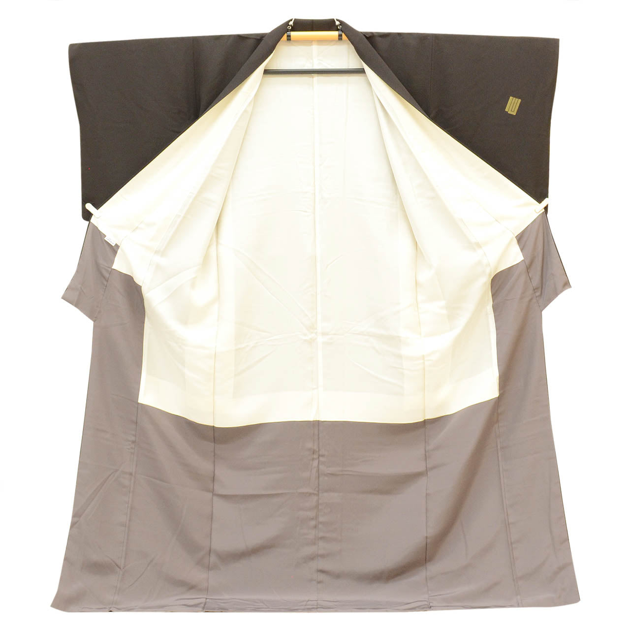 [Used] Recycled Kimono, Komon style, Pure Silk, Size L, Excellent Condition, Length 165.7cm (65.2in), by Tsujimura Jusaburo, Sleeve Length 66.3cm (26.1in), Lined, Ready-made, Crepe fabric, Signed by the artist, Brown, Genji-ko pattern, Silk, Reuse uu2586b 