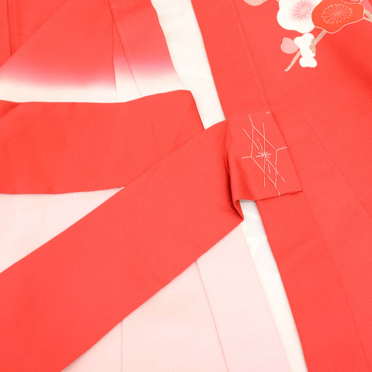 [Used] Recycled Kimono for Baby Girl, One-Piece, Pure Silk, Ready-Made, Sleeve Length 46.0cm (18.1in), Body Length 98.5cm (38.8in), Red, Mandarin Duck and Plum Blossom Pattern, Comes with Undergarment, Baby, Gold Embellishment, First Kimono uu2614b 