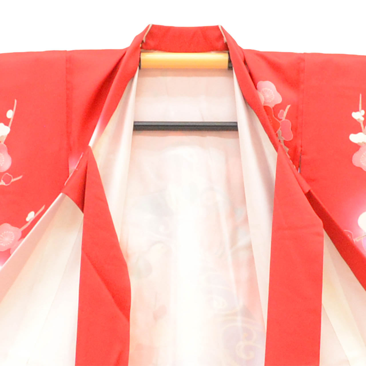[Used] Recycled Kimono for Baby Girl, One-Piece, Pure Silk, Ready-Made, Sleeve Length 46.0cm (18.1in), Body Length 98.5cm (38.8in), Red, Mandarin Duck and Plum Blossom Pattern, Comes with Undergarment, Baby, Gold Embellishment, First Kimono uu2614b 