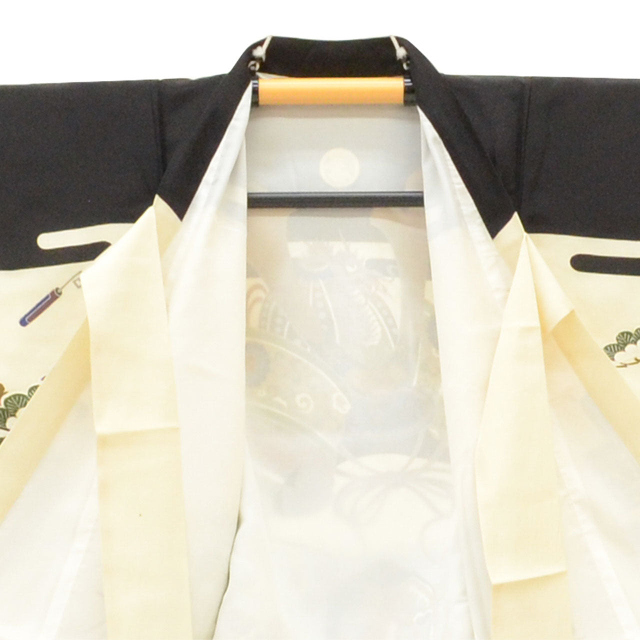 [Used] Recycled Kimono for Baby Boys' First Shrine Visit (Omiyamairi) - One-piece, Ready-made, Sleeve Length 48cm, Body Length 97cm, White, Helmet Pattern, Includes Undergarment, Family Crest, Silver Embellishment, Baby's First Kimono uu2617b 