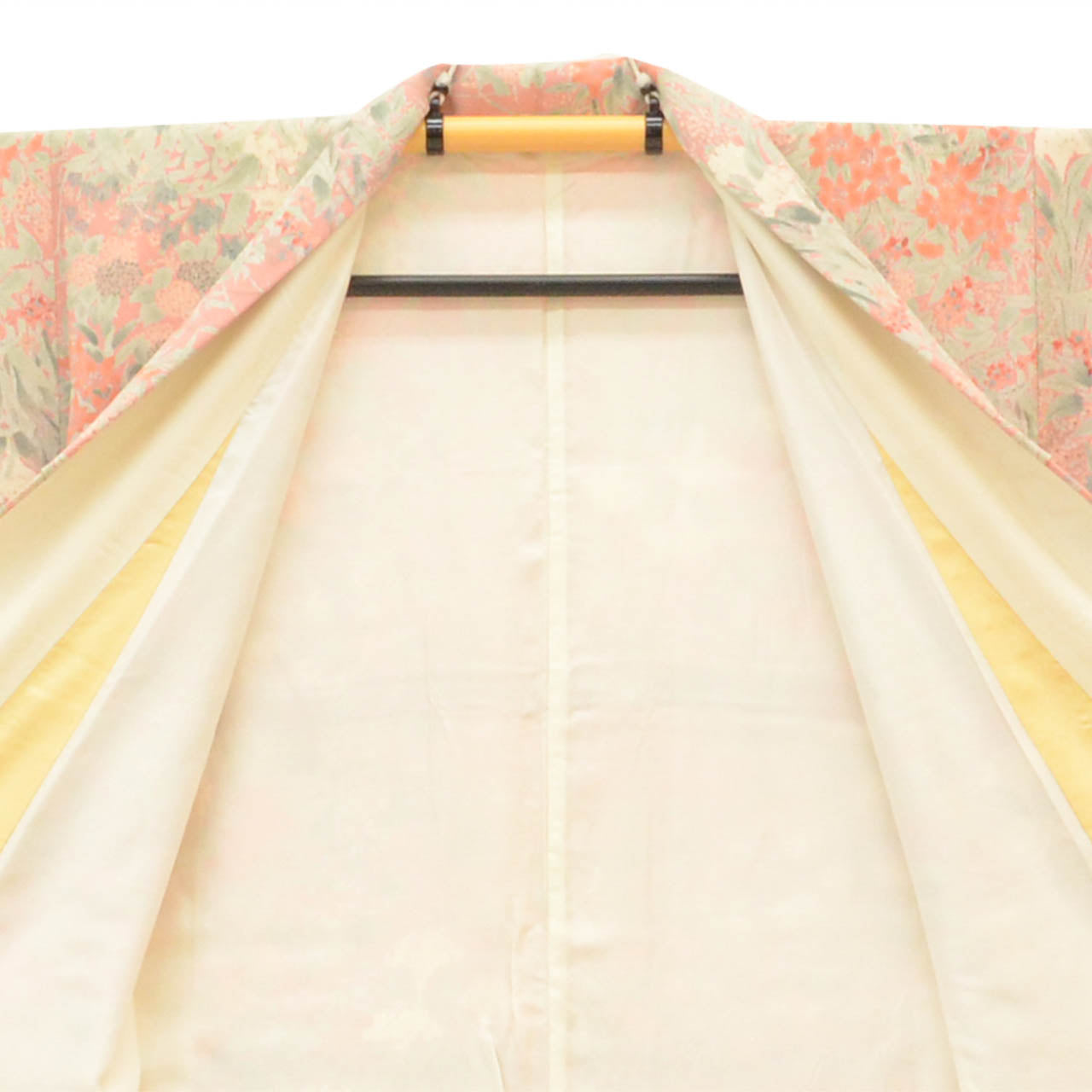 [Used] Recycled Kimono, Komon style, Pure Silk, Size SS (Small Height), Good Condition, Length 147.0cm (57.9in), Sleeve Length 61.5cm (24.2in), Lined, Ready-made, Crepe fabric, Pink, Floral pattern, Silk, Reused, uu2674b 