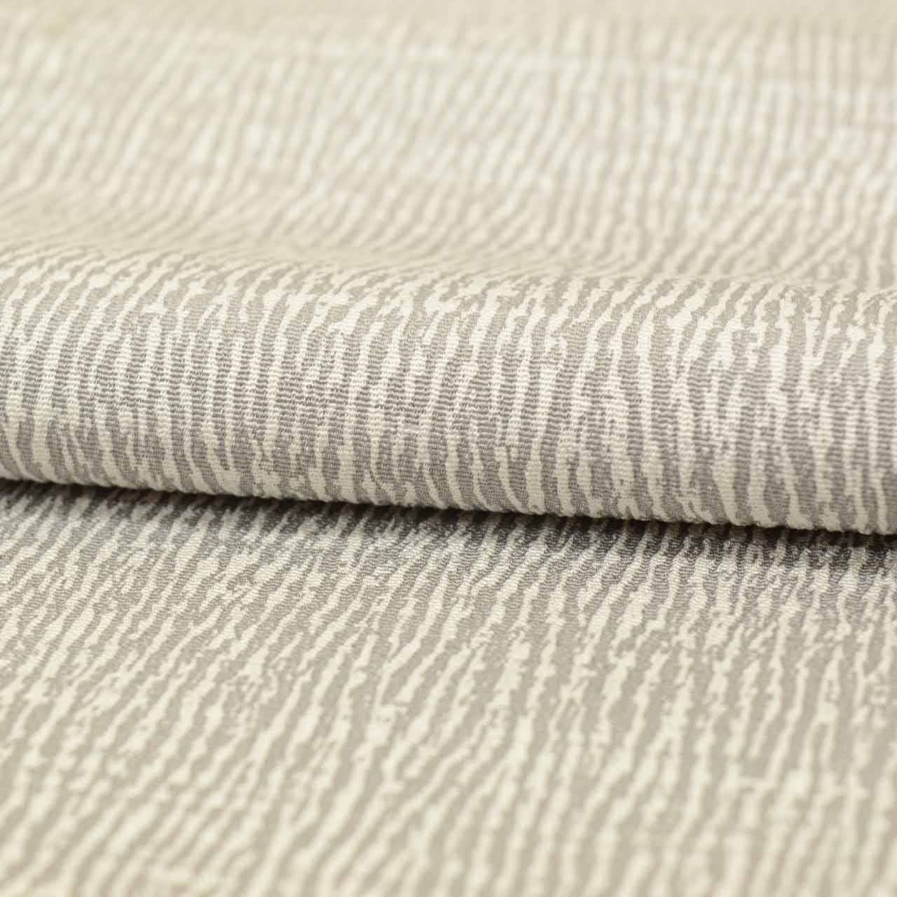 [Used] Recycled Kimono, Komon Kimono, Pure Silk, Size S (Slightly Plus Size L), Special Item, Length 154.0cm (60.6in), Sleeve Length 66.7cm (26.3in), Lined, Ready-made, Textured Weave, Gray, Silk, Reused uu2682b 
