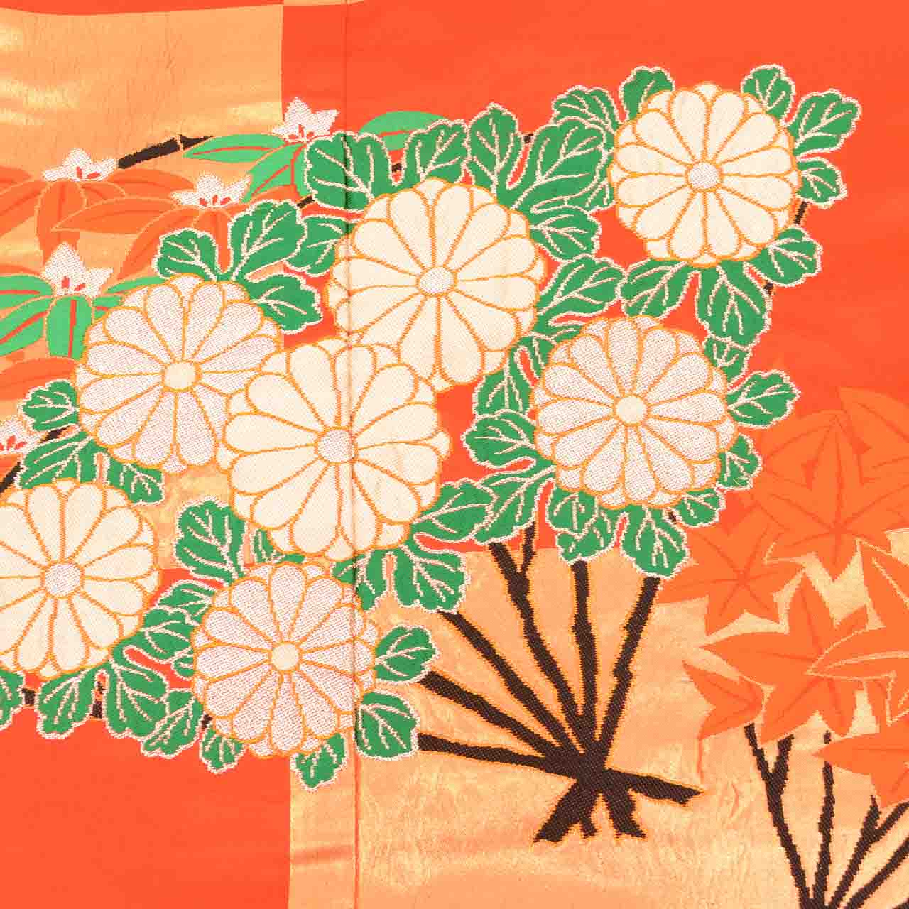 [Used] Recycled Kimono, Irouchikake (Wedding Kimono), Pure Silk, Sleeve Length 65.0cm (25.6in), Body Length 185.0cm (72.8in), Size M, Red, Four Seasons Floral Pattern, Gold Thread, Foil, Silver Thread, uu2687b 