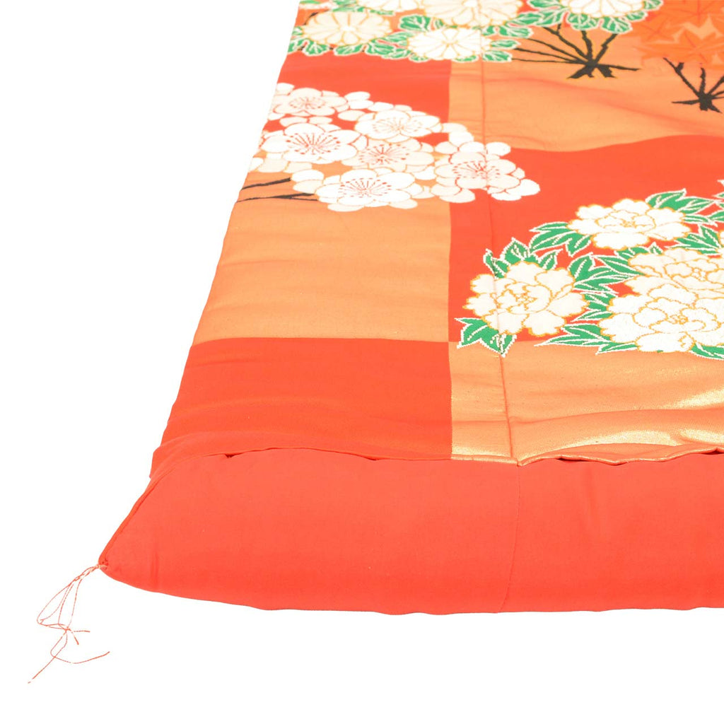 [Used] Recycled Kimono, Irouchikake (Wedding Kimono), Pure Silk, Sleeve Length 65.0cm (25.6in), Body Length 185.0cm (72.8in), Size M, Red, Four Seasons Floral Pattern, Gold Thread, Foil, Silver Thread, uu2687b 