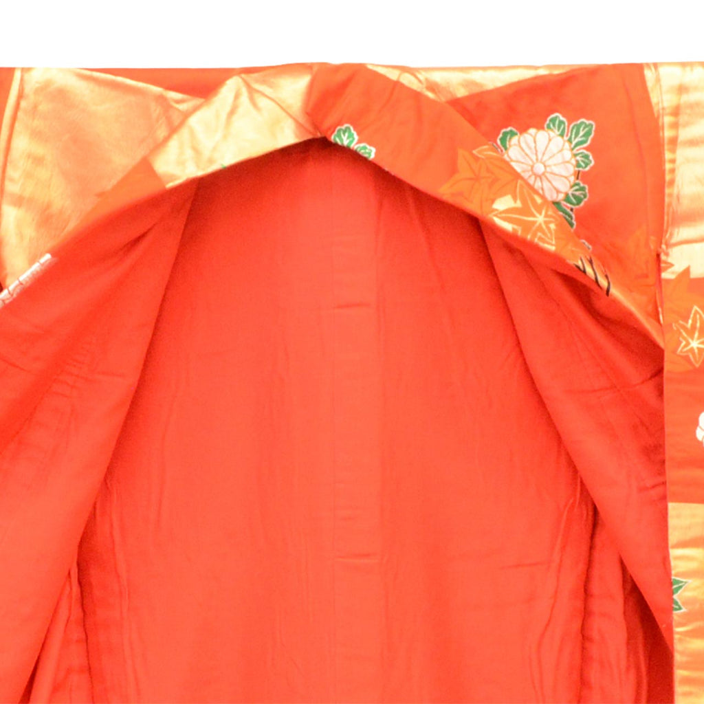 [Used] Recycled Kimono, Irouchikake (Wedding Kimono), Pure Silk, Sleeve Length 65.0cm (25.6in), Body Length 185.0cm (72.8in), Size M, Red, Four Seasons Floral Pattern, Gold Thread, Foil, Silver Thread, uu2687b 