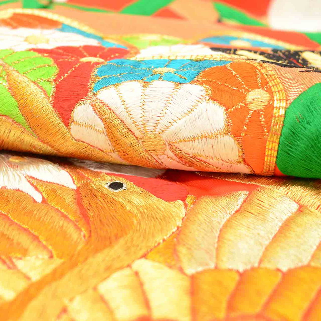 [Used] Recycled Kimono, Irouchikake (Wedding Kimono), Synthetic Fiber, Sleeve Length 66.0cm (26.0in), Body Length 187.0cm (73.6in), Size M, Red, Crane and Pine Tree Pattern, Embroidery, Gold Thread Embroidery, uu2696b 