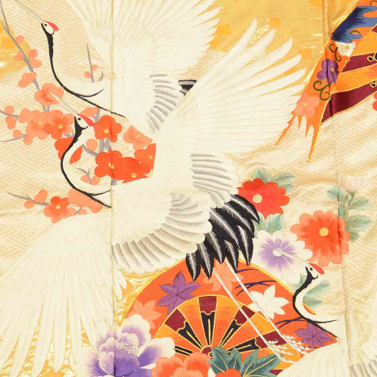 [Used] Recycled Kimono, Irouchikake (Wedding Kimono), Pure Silk, Sleeve Length 66.2cm (26.1in), Body Length 192.0cm (75.6in), Size L, White, Crane and Flower Pattern, Tang Weave, Gold Embroidery, Gold Thread, Foil Finish uu2697b 