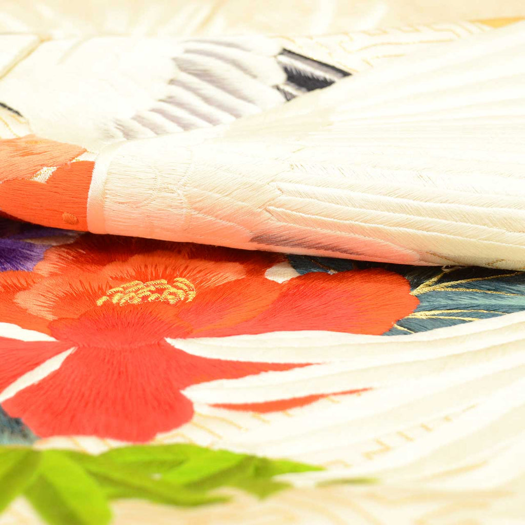 [Used] Recycled Kimono, Irouchikake (Wedding Kimono), Pure Silk, Sleeve Length 66.2cm (26.1in), Body Length 192.0cm (75.6in), Size L, White, Crane and Flower Pattern, Tang Weave, Gold Embroidery, Gold Thread, Foil Finish uu2697b 