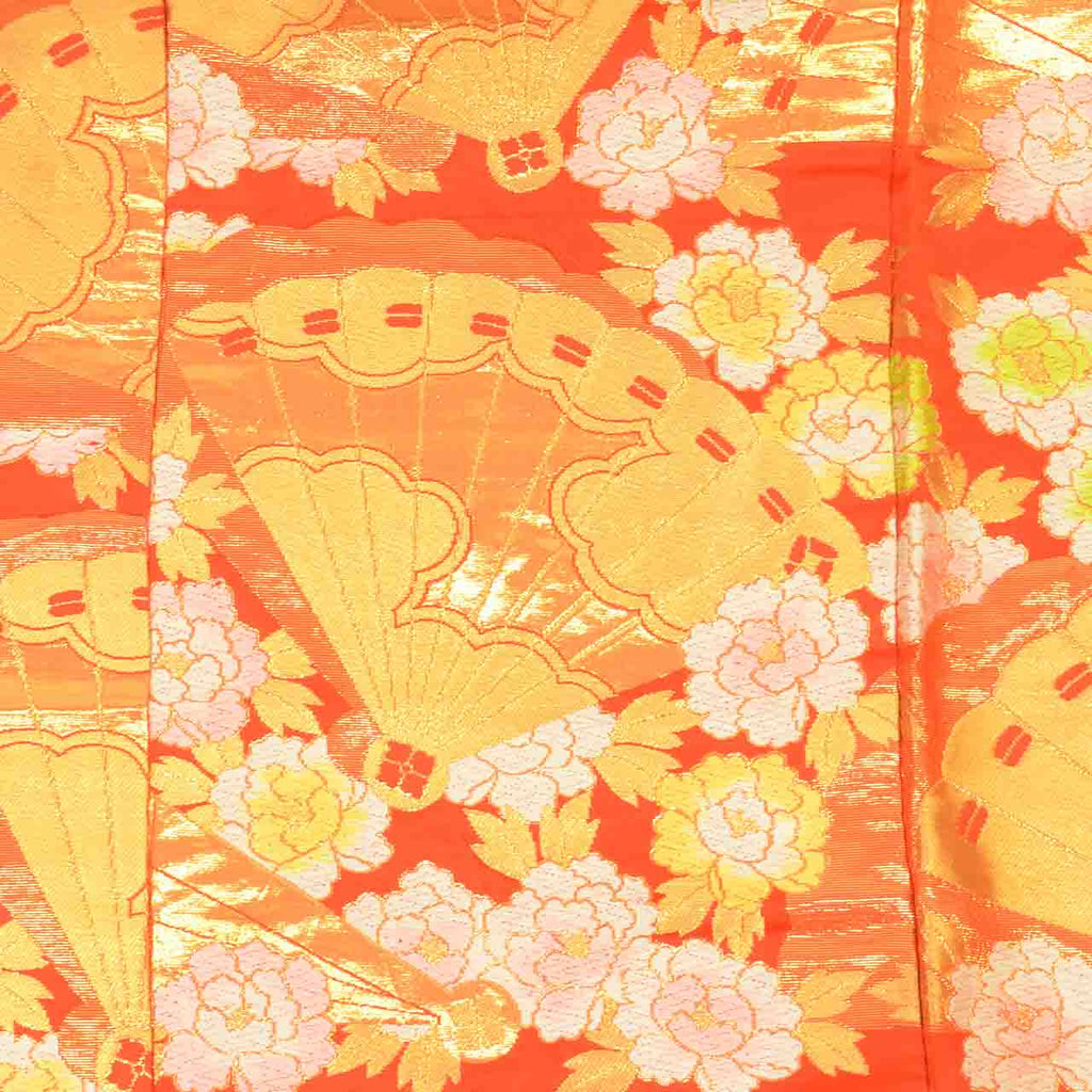 [Used] Recycled Kimono, Irouchikake (Wedding Kimono), Pure Silk, Sleeve Length 65.7cm (25.9in), Body Length 185.5cm (73.0in), Size M, Red, Fan and Peony Pattern, Tang Weave, Gold Thread, Foil Finish uu2698b 